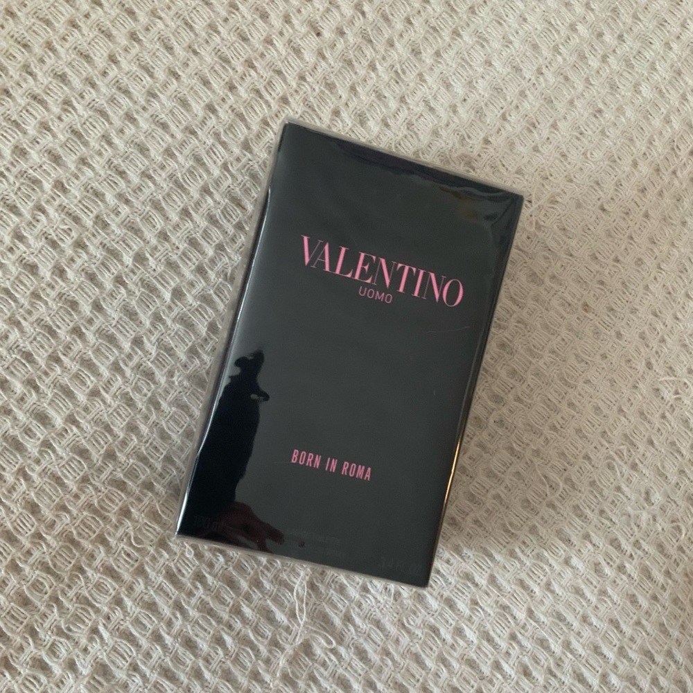 New in box Uomo Born In Roma Valentino Eau De Toilette Perfume Fragrance